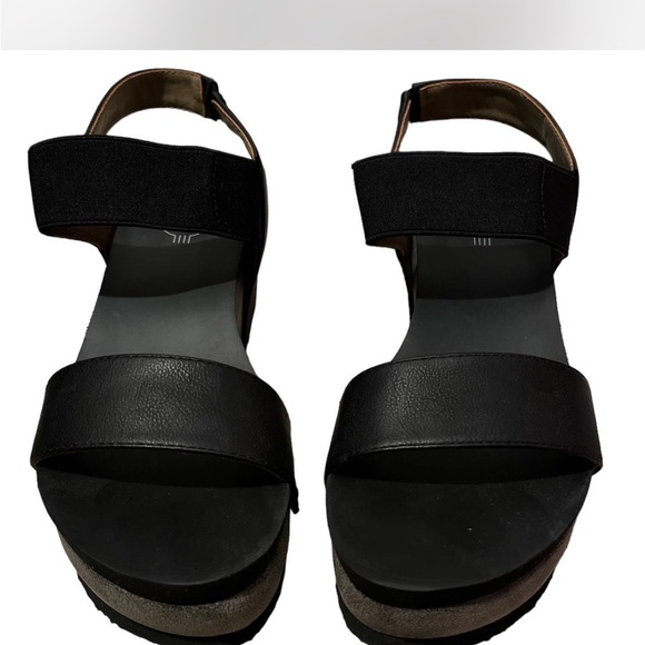 Women's Black Sandals - Picture 2 of 8